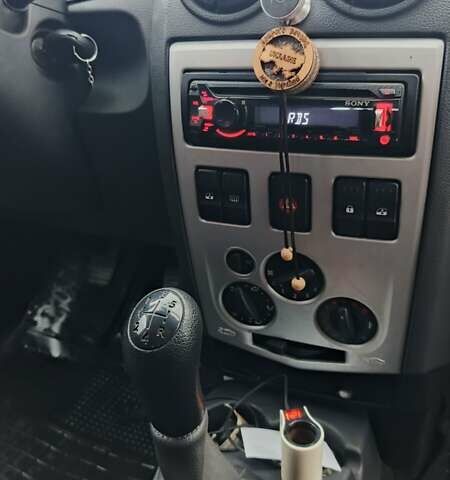 Черный Дачия Логан, объемом двигателя 1.6 л и пробегом 226 тыс. км за 4700 $, фото 19 на Automoto.ua