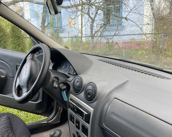 Чорний Дачія Logan, об'ємом двигуна 1.39 л та пробігом 306 тис. км за 3300 $, фото 6 на Automoto.ua