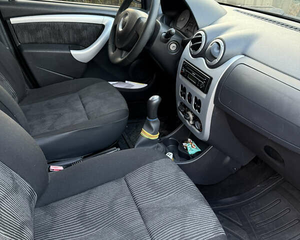 Чорний Дачія Logan, об'ємом двигуна 1.6 л та пробігом 235 тис. км за 6000 $, фото 3 на Automoto.ua