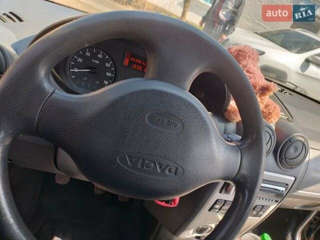 Черный Дачия Логан, объемом двигателя 1.6 л и пробегом 225 тыс. км за 5200 $, фото 5 на Automoto.ua