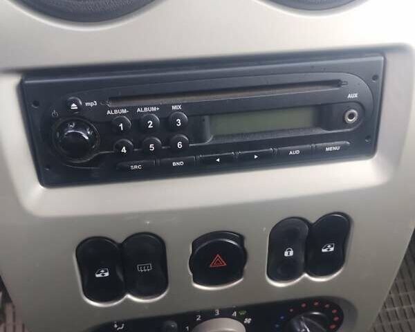 Черный Дачия Логан, объемом двигателя 1.6 л и пробегом 339 тыс. км за 4200 $, фото 1 на Automoto.ua