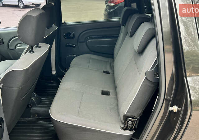 Дачия Логан 2012 в Кривом Роге на Automoto.ua Черный Дачия Логан, объемом двигателя 1.6 л и пробегом 175 тыс. км за 6999 $, фото 14 на Automoto.ua