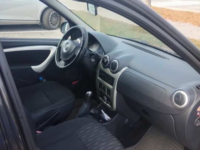 Черный Дачия Логан, объемом двигателя 1.6 л и пробегом 339 тыс. км за 4187 $, фото 7 на Automoto.ua