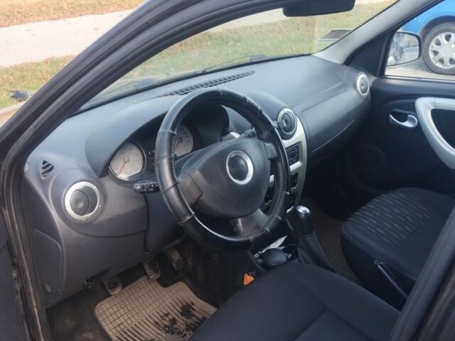 Черный Дачия Логан, объемом двигателя 1.6 л и пробегом 339 тыс. км за 4187 $, фото 10 на Automoto.ua