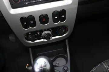 Чорний Дачія Logan, об'ємом двигуна 0.6 л та пробігом 220 тис. км за 3850 $, фото 6 на Automoto.ua