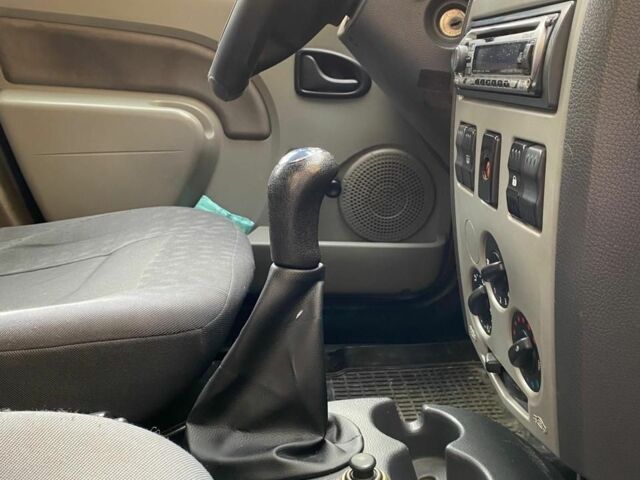 Красный Дачия Логан, объемом двигателя 0 л и пробегом 249 тыс. км за 4200 $, фото 8 на Automoto.ua