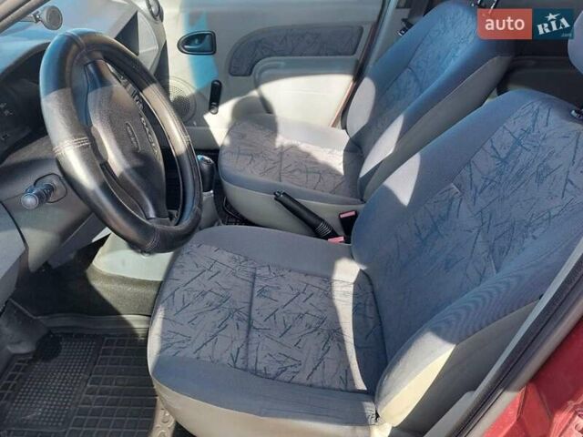 Дачия Логан 2005 в Трускавце на Automoto.ua Красный Дачия Логан, объемом двигателя 1.39 л и пробегом 260 тыс. км за 2000 $, фото 9 на Automoto.ua