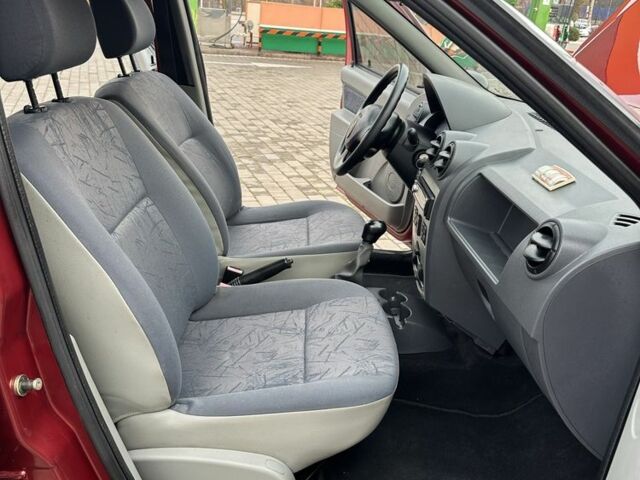 Красный Дачия Логан, объемом двигателя 1.4 л и пробегом 104 тыс. км за 4700 $, фото 15 на Automoto.ua