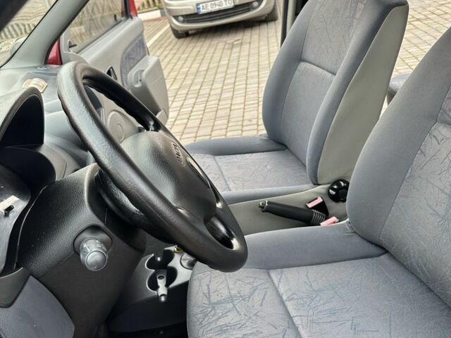 Красный Дачия Логан, объемом двигателя 1.4 л и пробегом 104 тыс. км за 4700 $, фото 1 на Automoto.ua