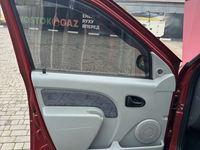 Красный Дачия Логан, объемом двигателя 1.4 л и пробегом 104 тыс. км за 4700 $, фото 18 на Automoto.ua