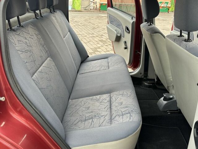 Красный Дачия Логан, объемом двигателя 1.4 л и пробегом 104 тыс. км за 4700 $, фото 16 на Automoto.ua