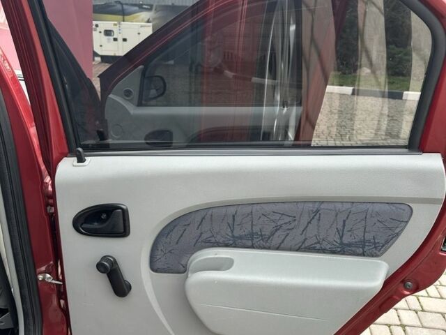 Красный Дачия Логан, объемом двигателя 1.4 л и пробегом 104 тыс. км за 4700 $, фото 20 на Automoto.ua