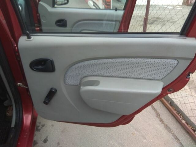 Красный Дачия Логан, объемом двигателя 1.4 л и пробегом 250 тыс. км за 3500 $, фото 17 на Automoto.ua