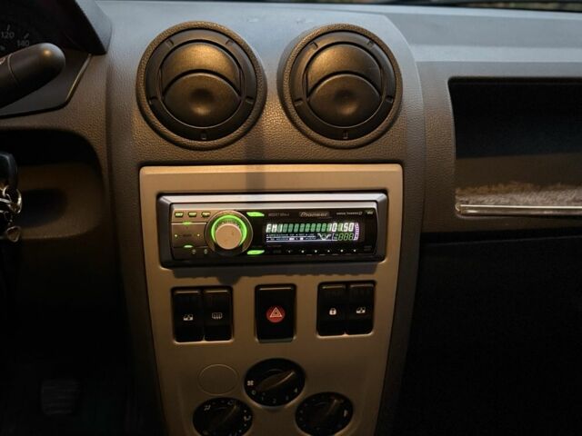 Красный Дачия Логан, объемом двигателя 1.4 л и пробегом 140 тыс. км за 2900 $, фото 10 на Automoto.ua