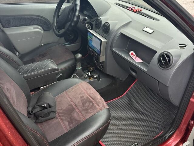 Красный Дачия Логан, объемом двигателя 1.6 л и пробегом 2 тыс. км за 4500 $, фото 7 на Automoto.ua