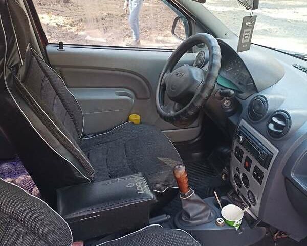 Красный Дачия Логан, объемом двигателя 1.4 л и пробегом 150 тыс. км за 2700 $, фото 1 на Automoto.ua