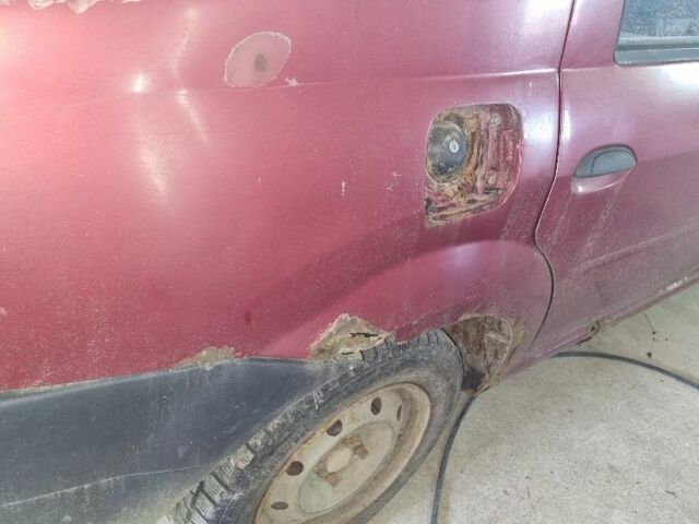 Красный Дачия Логан, объемом двигателя 1.4 л и пробегом 360 тыс. км за 900 $, фото 4 на Automoto.ua