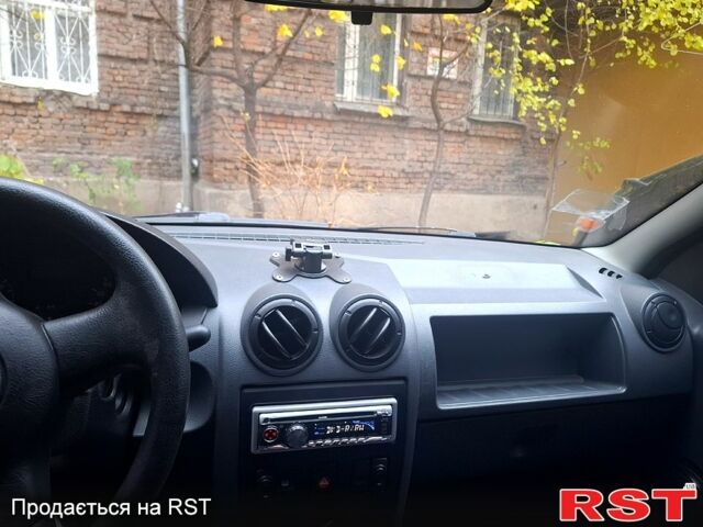 Красный Дачия Логан, объемом двигателя 14 л и пробегом 72 тыс. км за 4200 $, фото 4 на Automoto.ua