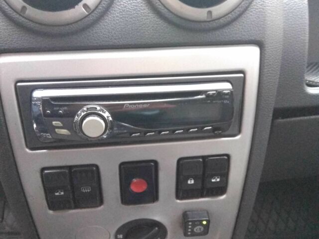 Красный Дачия Логан, объемом двигателя 1.4 л и пробегом 250 тыс. км за 3500 $, фото 11 на Automoto.ua