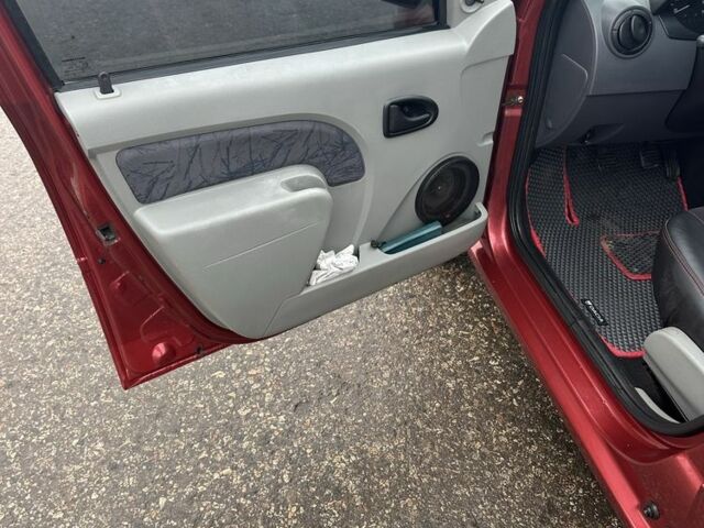 Красный Дачия Логан, объемом двигателя 1.6 л и пробегом 2 тыс. км за 4500 $, фото 6 на Automoto.ua