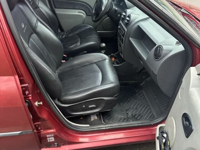 Червоний Дачія Logan, об'ємом двигуна 1.4 л та пробігом 280 тис. км за 3600 $, фото 4 на Automoto.ua