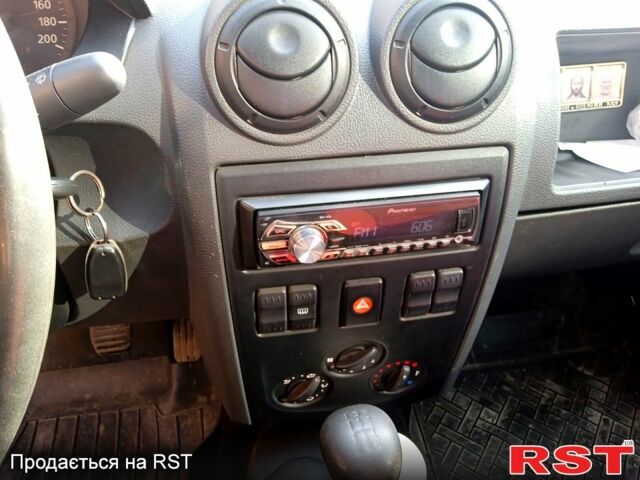 Красный Дачия Логан, объемом двигателя 1.4 л и пробегом 230 тыс. км за 3000 $, фото 4 на Automoto.ua