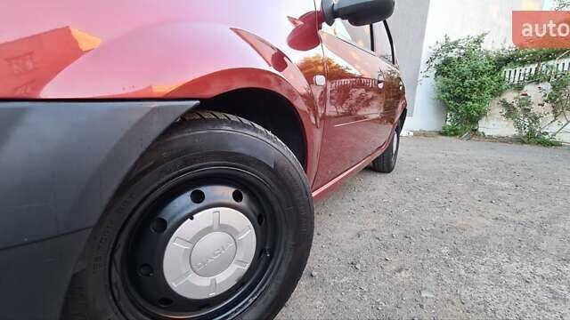 Красный Дачия Логан, объемом двигателя 1.39 л и пробегом 194 тыс. км за 3700 $, фото 66 на Automoto.ua