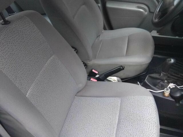 Красный Дачия Логан, объемом двигателя 1.4 л и пробегом 250 тыс. км за 3500 $, фото 16 на Automoto.ua