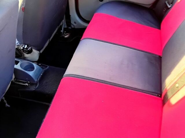 Красный Дачия Логан, объемом двигателя 1.4 л и пробегом 23 тыс. км за 3250 $, фото 2 на Automoto.ua