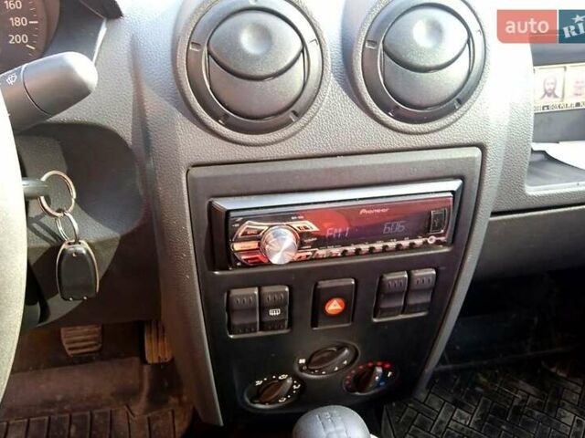 Красный Дачия Логан, объемом двигателя 1.4 л и пробегом 230 тыс. км за 3000 $, фото 24 на Automoto.ua