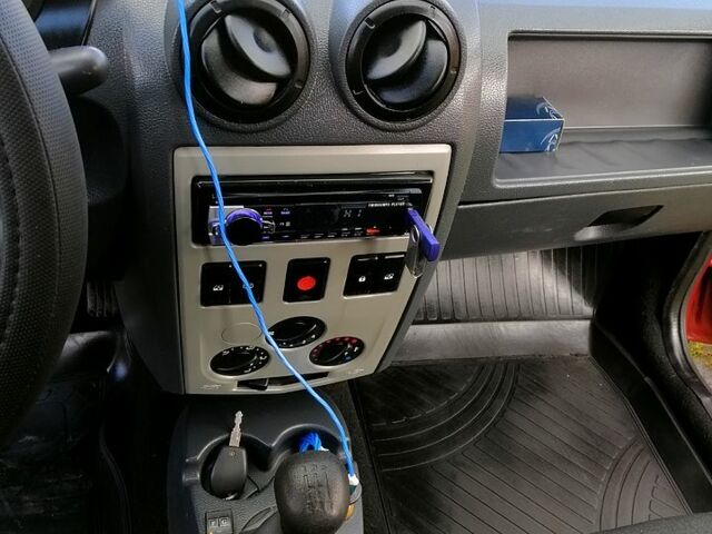 Красный Дачия Логан, объемом двигателя 1.4 л и пробегом 200 тыс. км за 2680 $, фото 11 на Automoto.ua