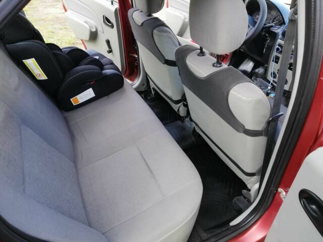 Червоний Дачія Logan, об'ємом двигуна 1.4 л та пробігом 198 тис. км за 2700 $, фото 11 на Automoto.ua