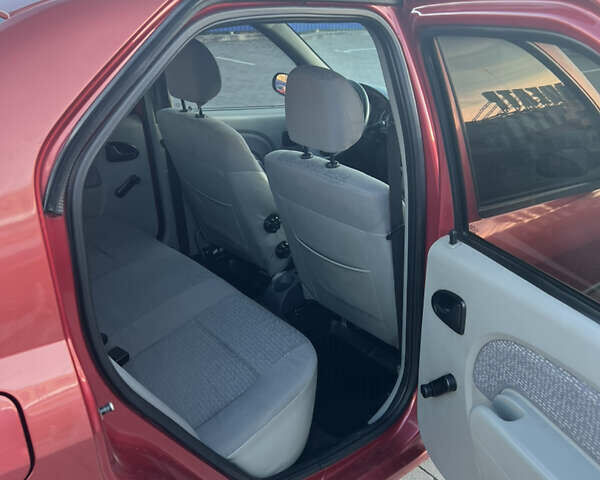 Красный Дачия Логан, объемом двигателя 1.6 л и пробегом 260 тыс. км за 3200 $, фото 20 на Automoto.ua