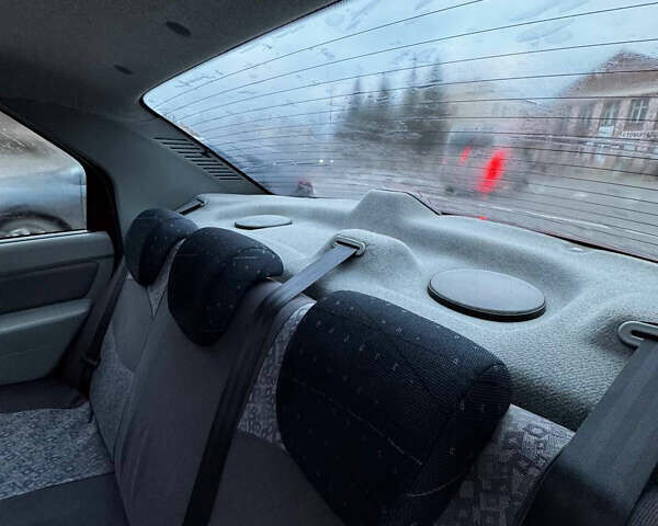 Красный Дачия Логан, объемом двигателя 1.4 л и пробегом 214 тыс. км за 3250 $, фото 9 на Automoto.ua