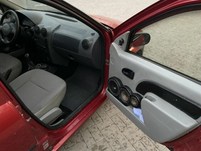 Красный Дачия Логан, объемом двигателя 1.4 л и пробегом 177 тыс. км за 3200 $, фото 6 на Automoto.ua