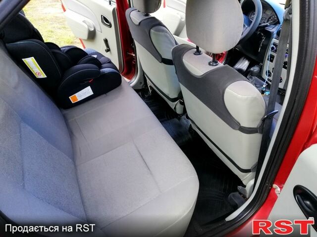 Красный Дачия Логан, объемом двигателя 1.4 л и пробегом 200 тыс. км за 2680 $, фото 7 на Automoto.ua