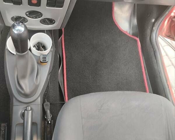 Червоний Дачія Logan, об'ємом двигуна 1.4 л та пробігом 221 тис. км за 3200 $, фото 3 на Automoto.ua