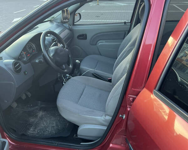 Красный Дачия Логан, объемом двигателя 1.6 л и пробегом 260 тыс. км за 3200 $, фото 13 на Automoto.ua