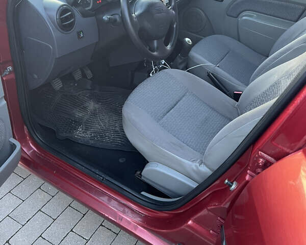 Красный Дачия Логан, объемом двигателя 1.6 л и пробегом 260 тыс. км за 3200 $, фото 8 на Automoto.ua