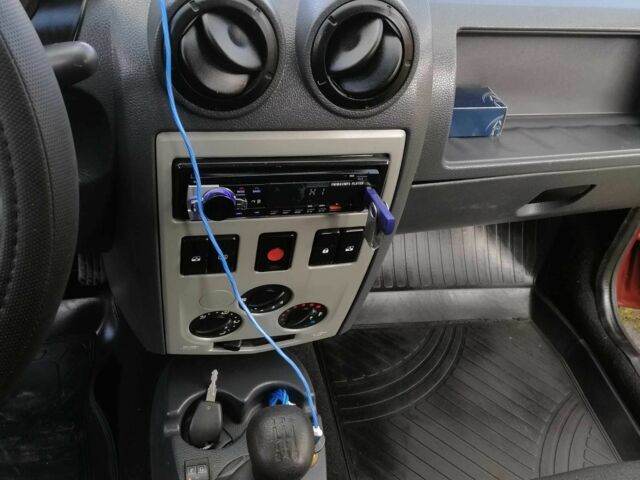 Червоний Дачія Logan, об'ємом двигуна 1.4 л та пробігом 198 тис. км за 2700 $, фото 17 на Automoto.ua