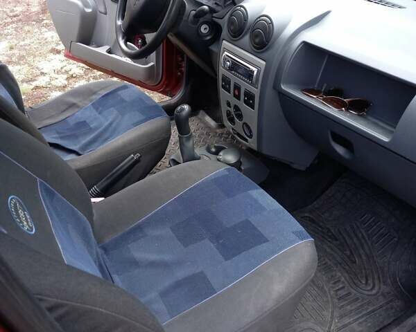 Красный Дачия Логан, объемом двигателя 1.6 л и пробегом 196 тыс. км за 5000 $, фото 11 на Automoto.ua