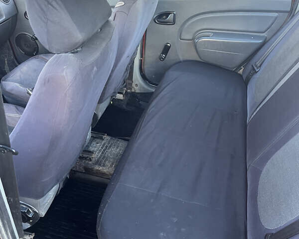 Красный Дачия Логан, объемом двигателя 1.39 л и пробегом 430 тыс. км за 2100 $, фото 9 на Automoto.ua