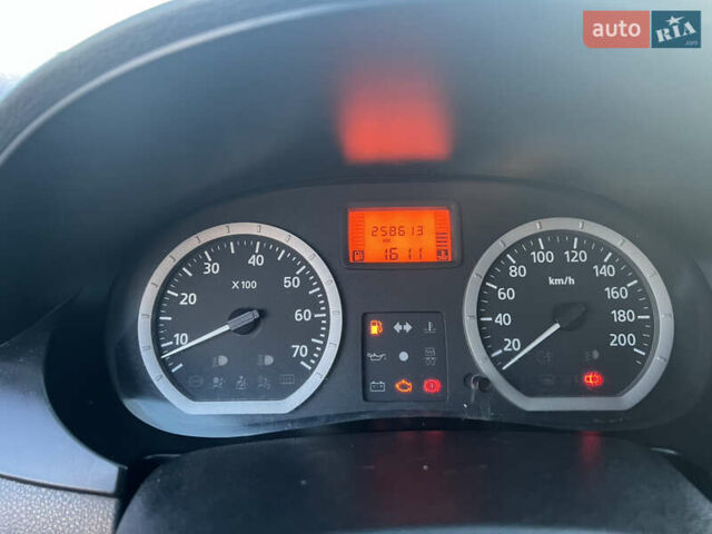 Красный Дачия Логан, объемом двигателя 1.6 л и пробегом 260 тыс. км за 3200 $, фото 4 на Automoto.ua