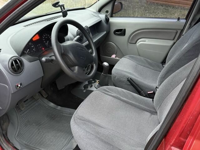 Красный Дачия Логан, объемом двигателя 1.6 л и пробегом 203 тыс. км за 3000 $, фото 3 на Automoto.ua