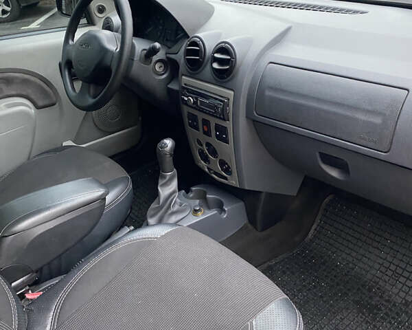 Червоний Дачія Logan, об'ємом двигуна 1.6 л та пробігом 205 тис. км за 3800 $, фото 9 на Automoto.ua