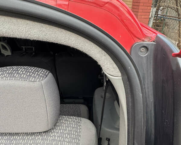 Красный Дачия Логан, объемом двигателя 1.5 л и пробегом 320 тыс. км за 5500 $, фото 18 на Automoto.ua