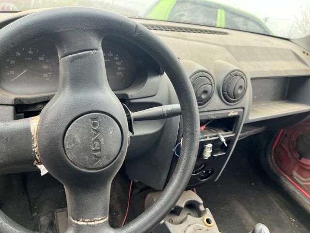 Красный Дачия Логан, объемом двигателя 1.4 л и пробегом 3 тыс. км за 300 $, фото 6 на Automoto.ua