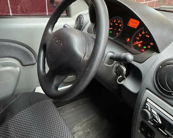 Красный Дачия Логан, объемом двигателя 1.5 л и пробегом 320 тыс. км за 5500 $, фото 13 на Automoto.ua