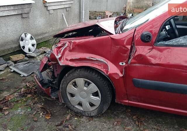 Красный Дачия Логан, объемом двигателя 1.6 л и пробегом 220 тыс. км за 1700 $, фото 5 на Automoto.ua