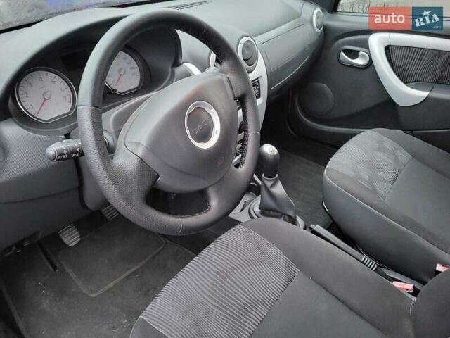 Красный Дачия Логан, объемом двигателя 1.6 л и пробегом 162 тыс. км за 4900 $, фото 5 на Automoto.ua